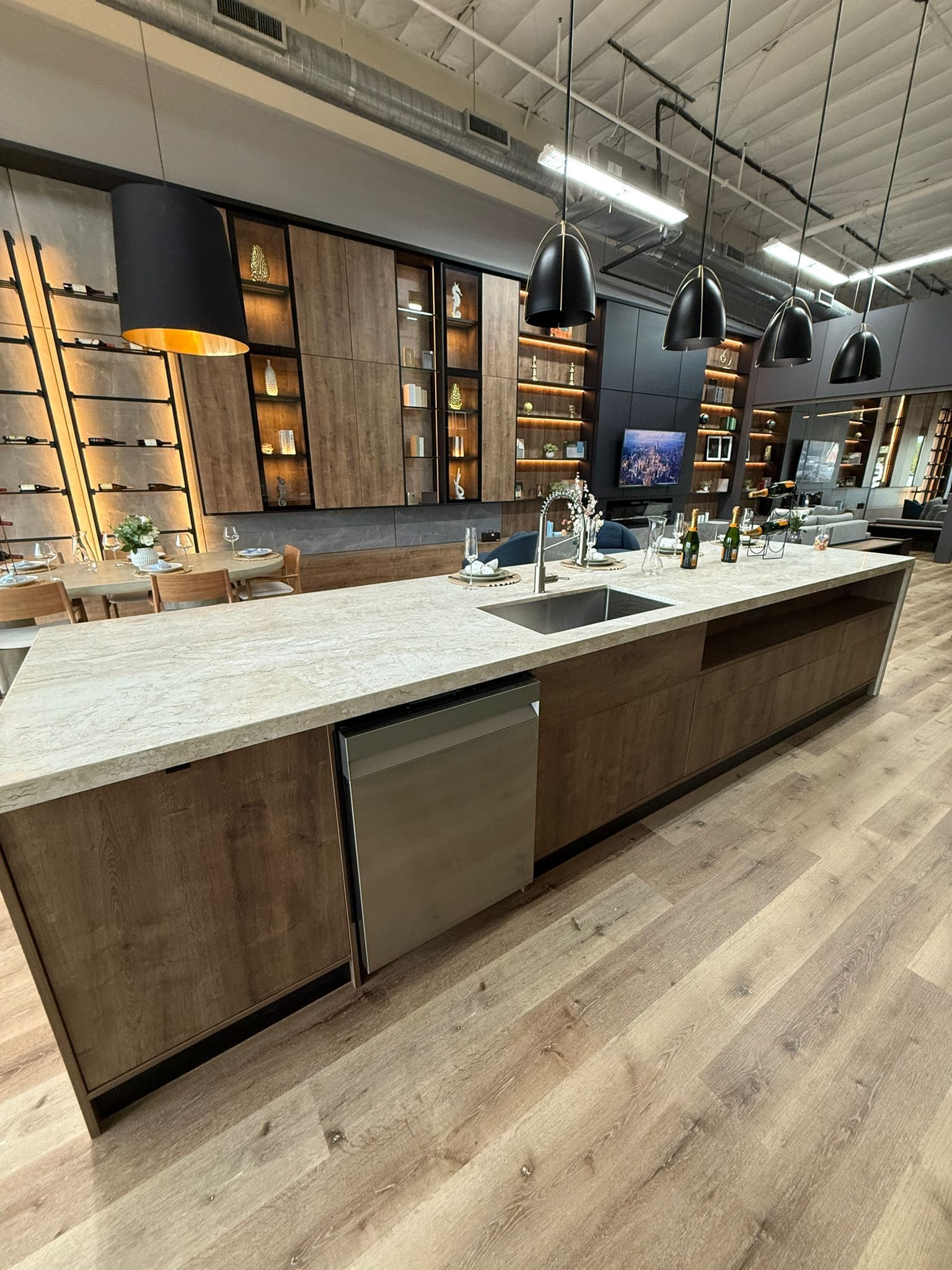 Finger showroom photo 1