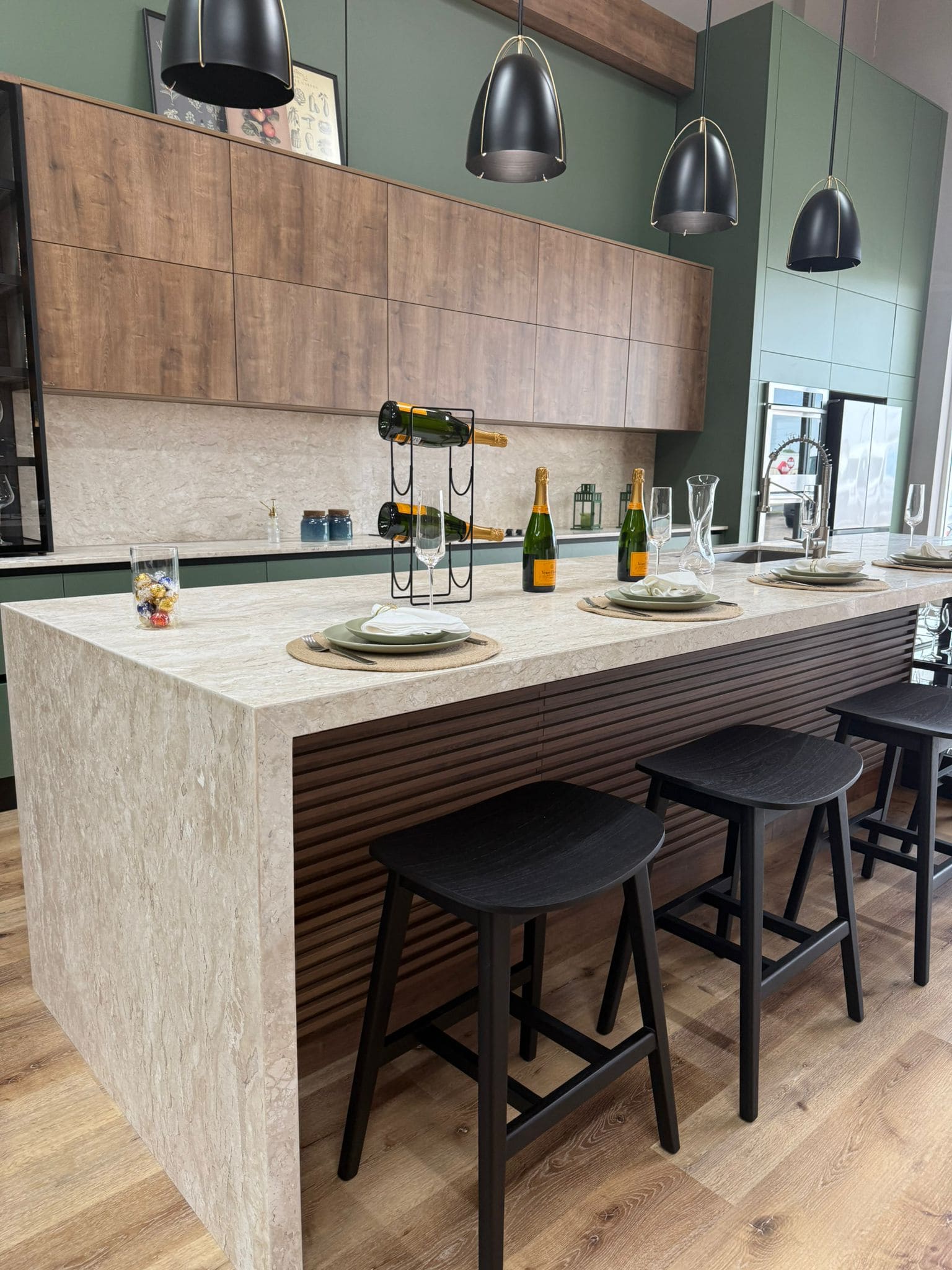 Finger showroom photo 2