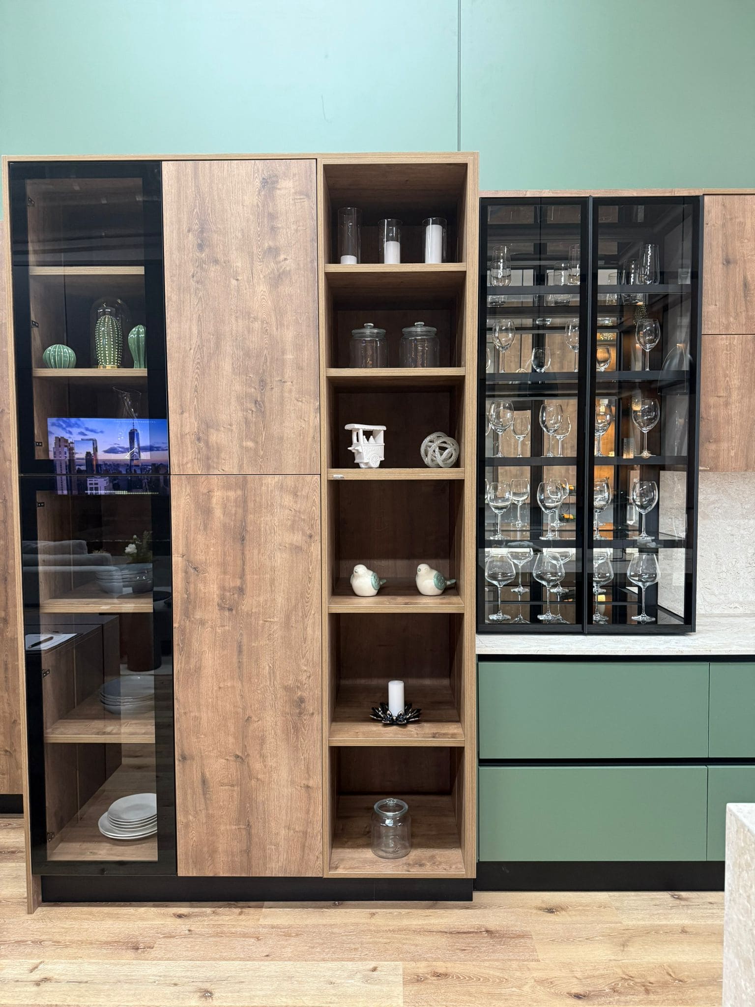 Finger showroom photo 3