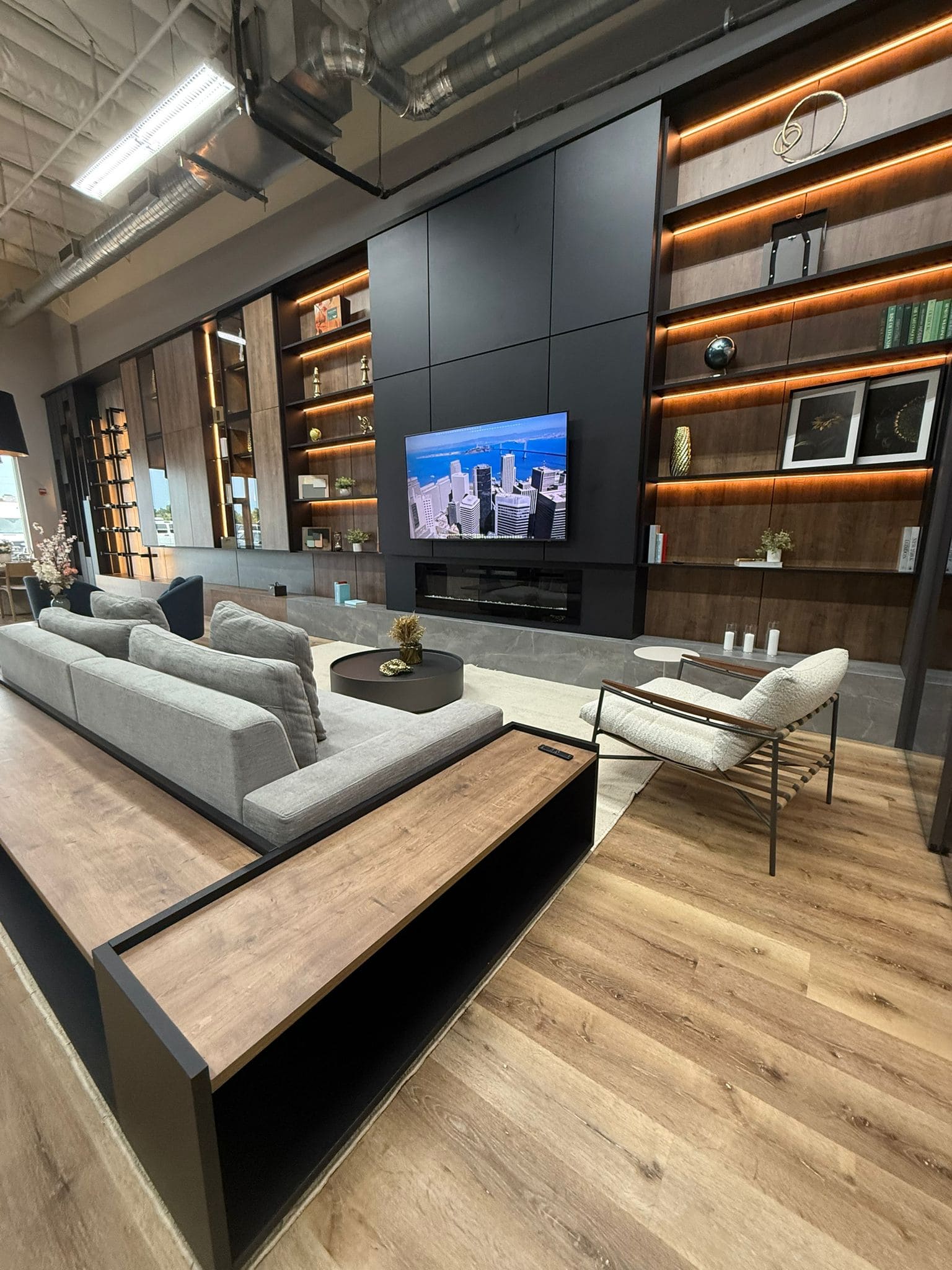 Finger showroom photo 5